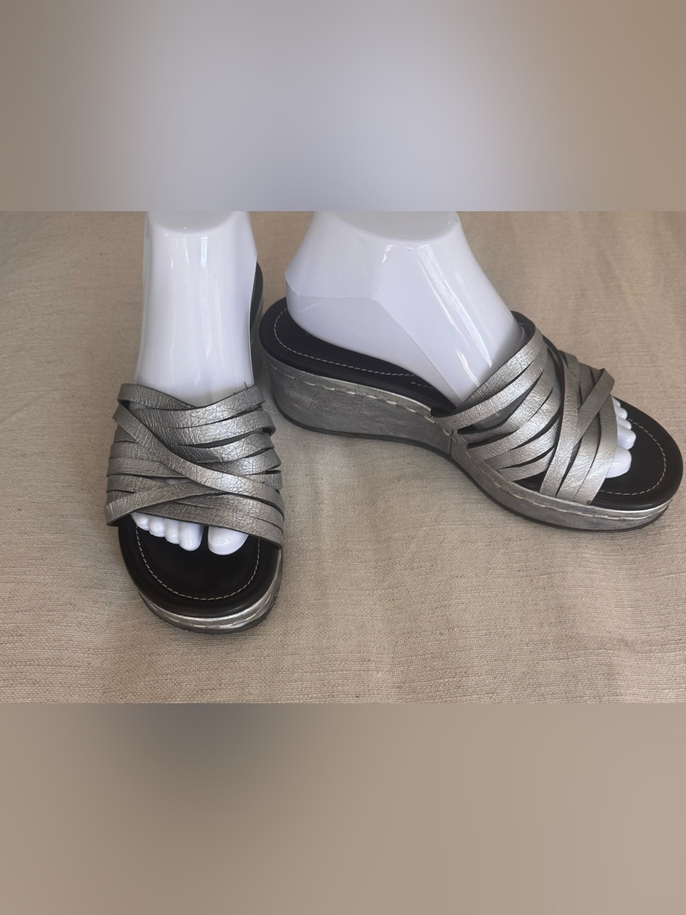 Donald J Pliner Siena Silver/Pewter Metallic Leather Platform Slide Sandals 9 - Picture 2 of 11